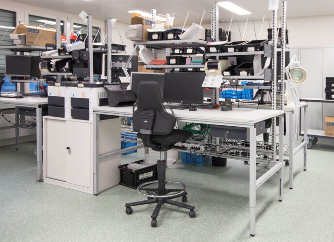 Arbeitsplatz mit Aufbau {{brizy_dc_image_alt imageSrc=